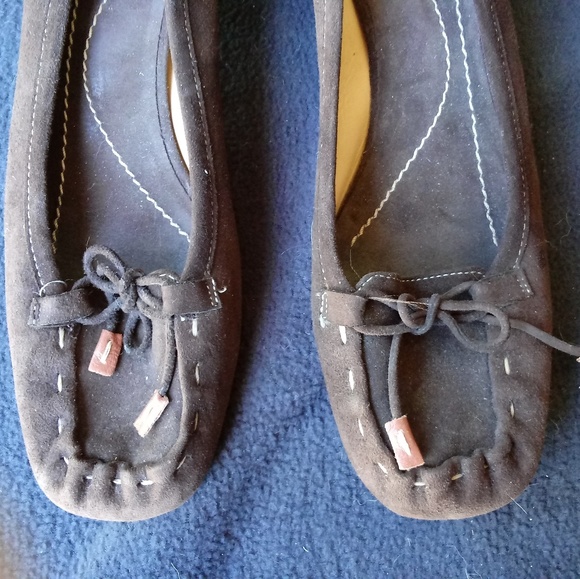 Vintage Kate Spade New York Brown Suede Pumps. - Picture 8 of 9